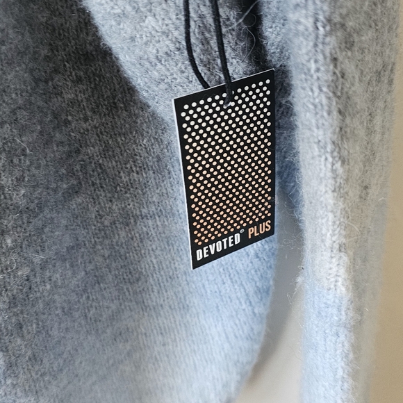 Blue 2x v Neck button sweater new 💙 - Picture 2 of 5